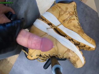 Cumming friends Nike Boots (Quick)